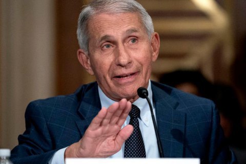 Правительство США признало, что некоторым людям нужна будет дополнительная доза вакцины от ковида