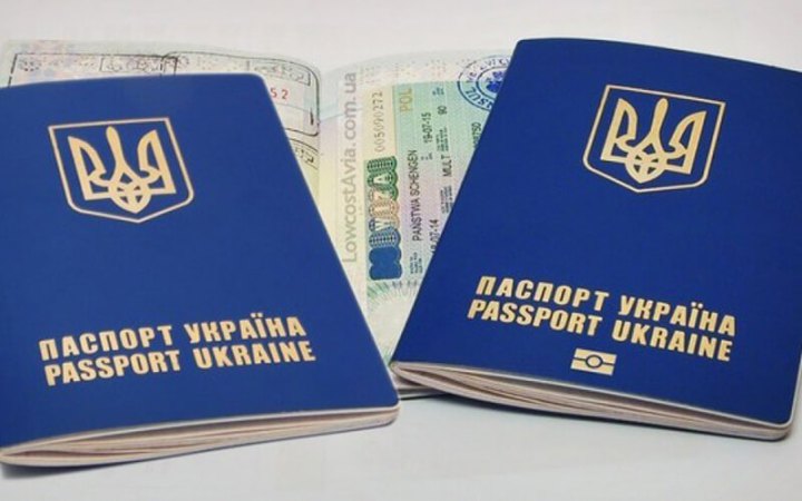 Для чоловіків за кордоном спростили процедуру оформлення паспорта