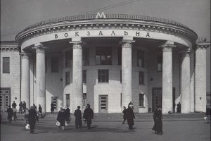Две крупные станции метро в Киеве закрыты на проверку 