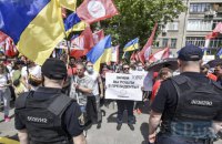 Полиция проведет служебную проверку действий полицейского при задержании участников акции в Киеве