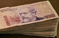 Аргентинский песо обвалился за день на 10%