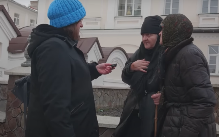 Прихожани Почаївської лаври називають Путіна “правителем” і заявляють, що “українців вбиває Бог” 
