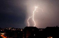 В России мужчину убило молнией при попытке сделать селфи у поклонного креста