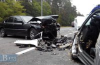 Под Киевом ВАЗ "влобовую" протаранил BMW