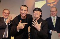 Владимир Кличко вручил награду фронтмену группы Scorpions