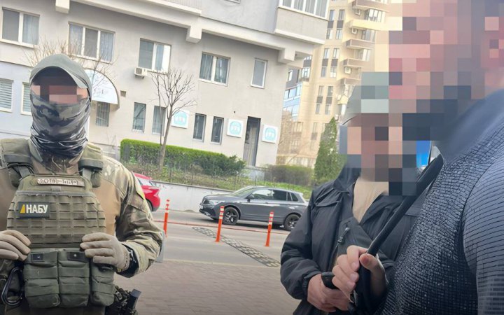 Ексрадника Офісу президента підозрюють у привласненні коштів Укрзалізниці (доповнено)