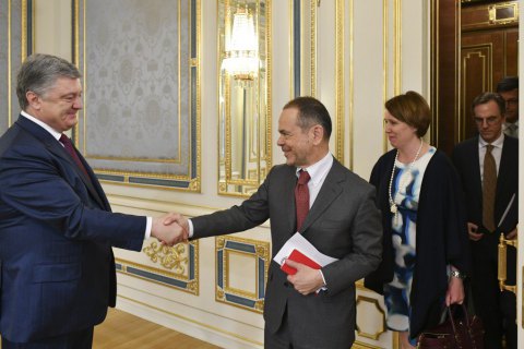 Порошенко провів прощальну зустріч з послами G7