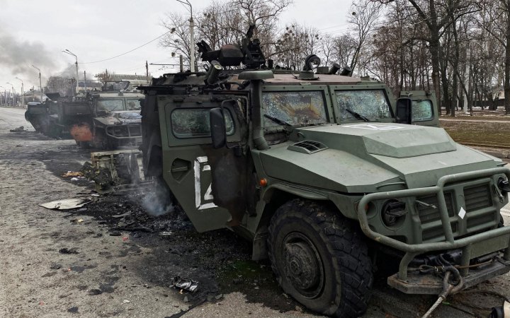 ЗСУ знищили ще 650 російських окупантів, 8 танків та 22 бронемашини 