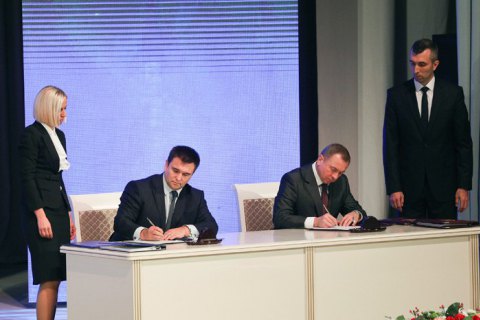 Украина и Беларусь подписали 12 соглашений на Форуме регионов