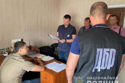 В Запорожье полицейский требовал с предпринимателя 35 тыс. гривен "откатов" ежемесячно