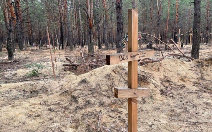 В Ізюмі знайшли сотні могил із загиблими під час російських обстрілів і окупації  