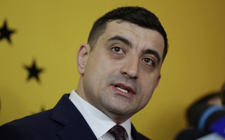 Румунський ультраправий кандидат Сіміон звинуватив Макрона в "диктаторських схильностях"