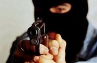 У центрі Києва в чоловіка відібрали сумку з грошима