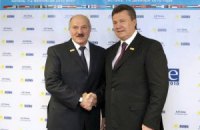Лукашенко напомнил Януковичу о "интересах двух братских народов"