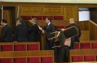Несмотря на предупреждение Азарова, в Раде затеяли ремонт