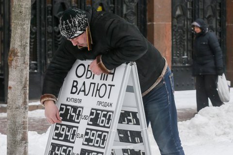 Гривна укрепилась до 27,00 грн/долл.