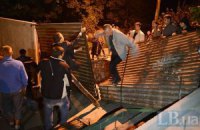 В Броварах попытка снести забор в парке закончилась дракой и кровью
