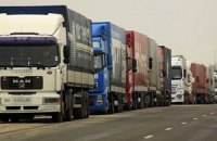 На границе с Россией сохраняются очереди из фур