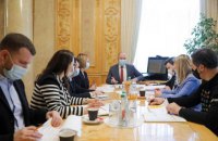 Кабмін передумав вводити обов'язкову виплату пенсій на картки