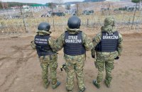 Мігранти з Білорусі вчора двічі штурмували польський кордон, постраждали четверо військових
