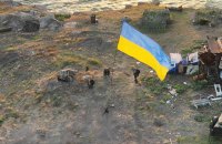 "Ніколи не визнаємо чужі кольори на своїй землі", – Зеленський привітав українців із Днем прапора