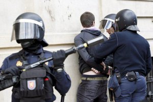 Испанская полиция задержала 9 предполагаемых членов "Исламского государства"