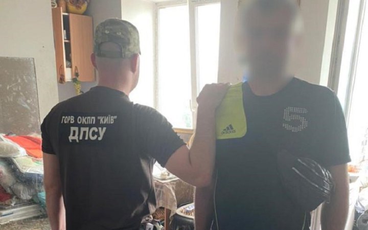 На в'їзді до Києва затримали колаборанта, який готувався зустрічати окупантів "з російським гімном на вустах"