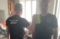 На в'їзді до Києва затримали колаборанта, який готувався зустрічати окупантів "з російським гімном на вустах"
