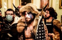 Шаман QAnon визнав свою провину під час заворушень у Капітолії 