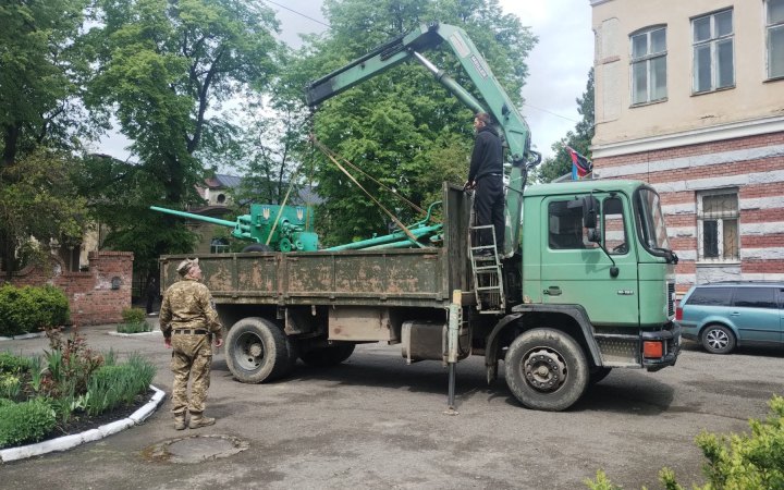 На Прикарпатті демонтували радянський пам'ятник