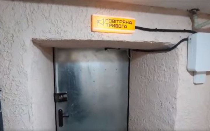 В укриттях Херсона почали встановлювати автоматичні двері