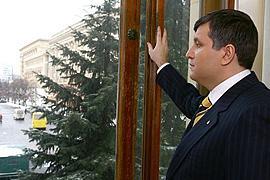 БЮТ призывает харьковчан защитить Авакова