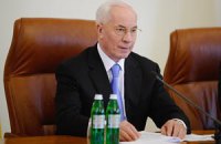 Азаров велел Хорошковскому сохранить цены на автомобильное топливо