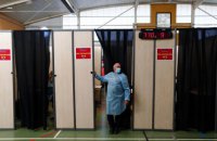 У Франції майже мільйон людей записалися на щеплення відразу після звернення Макрона 