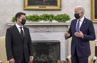 Байден запевнив Зеленського у рішучій відповіді США та союзників в разі вторгнення Росії в Україну