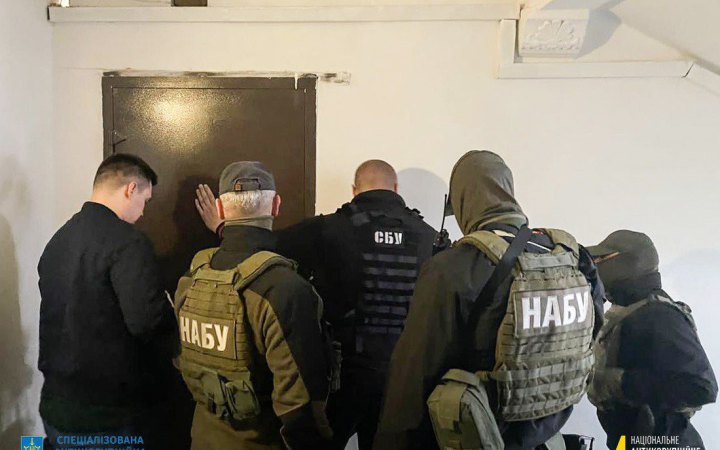 НАБУ повідомило трьом посадовцям держпідприємства Академії аграрних наук про підозру у махінаціях з добривами на 17 млн грн