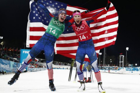 Лыжницы сборной США и лыжники сборной Норвегии выиграли золото Олимпиады в командном спринте