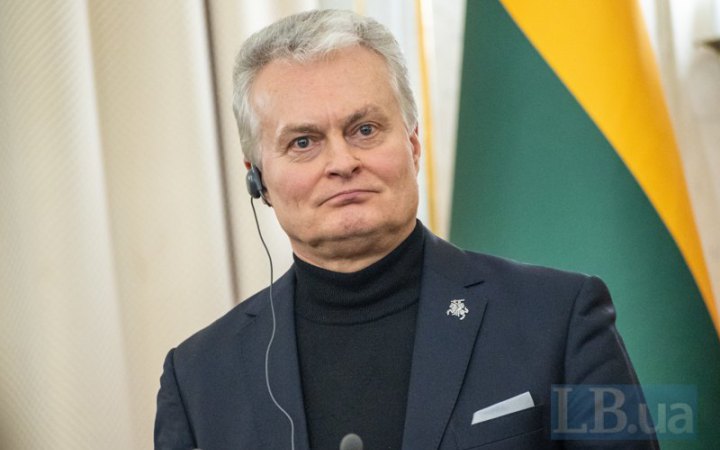 Літак президента Литви не зміг одразу приземлитися у Вільнюсі через дрон