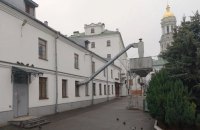 Аудит виявив в Лаврі кондиціонери на історичних фасадах, прибудови з металопластику та меблевий магазин із цехом, - ЗМІ