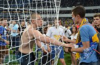 В Интернете кусок ворот и 200 грам земли с "Олимпийского" продают за 300 гривен
