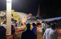 Катастрофа літака Air India: чиновники передають тіла родичам