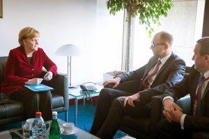 Яценюк уехал в Германию на встречу с Меркель