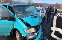 Возле Ужгорода столкнулись пять автомобилей, пострадали семь человек
