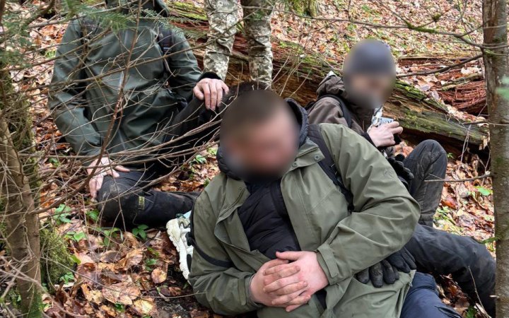 На Закарпатті врятували трьох чоловіків-нелегалів, які дві доби блукали горами