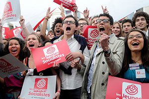 Социалистическая партия Франции уверенно победила на выборах 