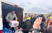 На кордоні України та Польщі запрацював штаб допомоги українським водіям