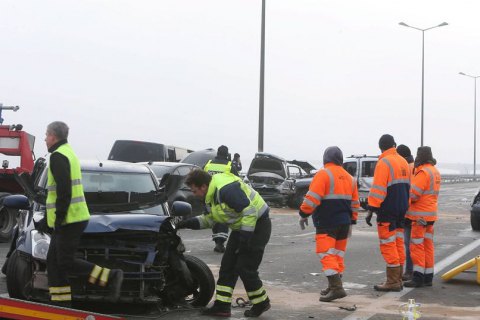 Из-за гололеда во Франции столкнулись 13 автомобилей, 5 человек пострадали