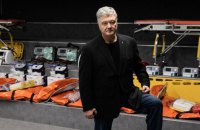 Порошенко з волонтерами купив обладнання для машин швидкої допомоги, які рятуватимуть бійців на фронті