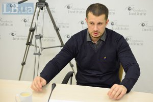 Ми "махлюємо" із втратами так само, як Росія раніше в Чечні, - комбат "Азова"