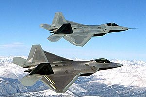 США впервые разместят в Европе истребители F-22